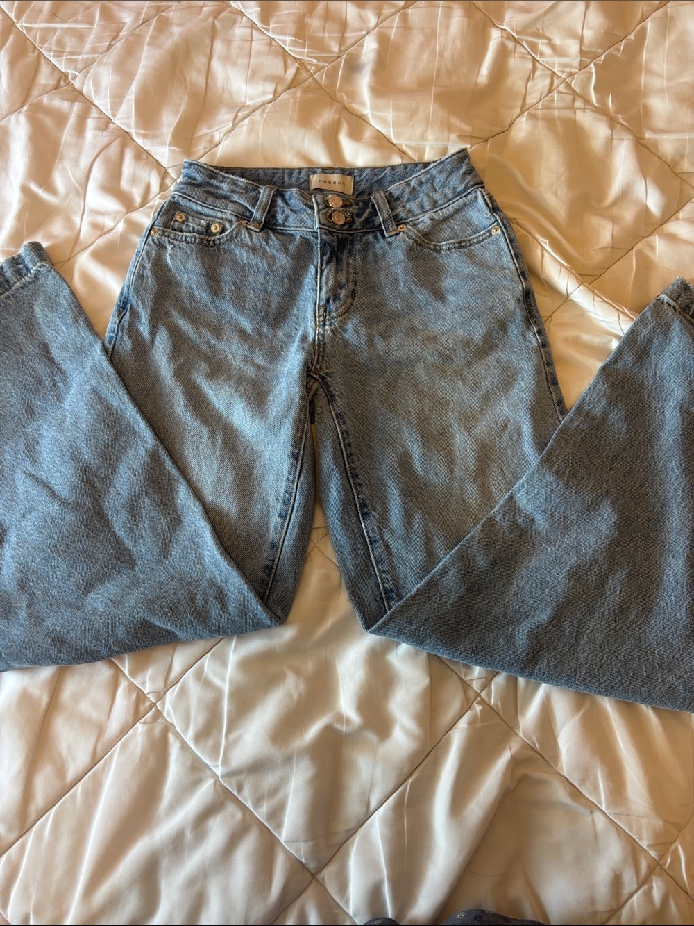 Low-Rise Light Blue Wide-Leg Women's Jeans
